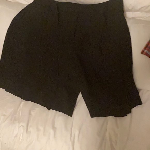 Shorts - Picture 2 of 7